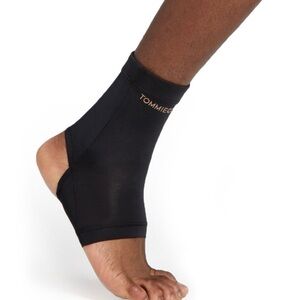 Tommie Copper Women’s 2-Pack Core Compression Ankle Sleeves.